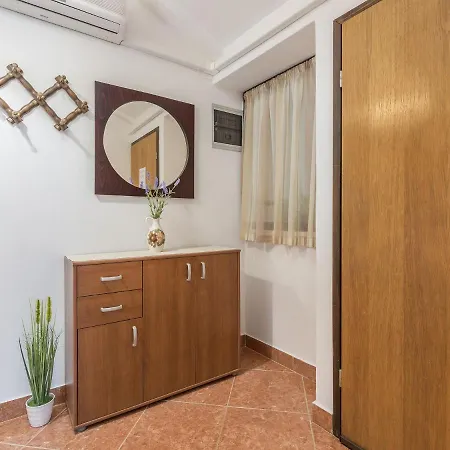 Spacious With Garden In Croatia