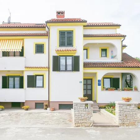 Spacious With Garden In Croatia Apartment