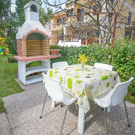 Spacious With Garden In Croatia Apartment Porec